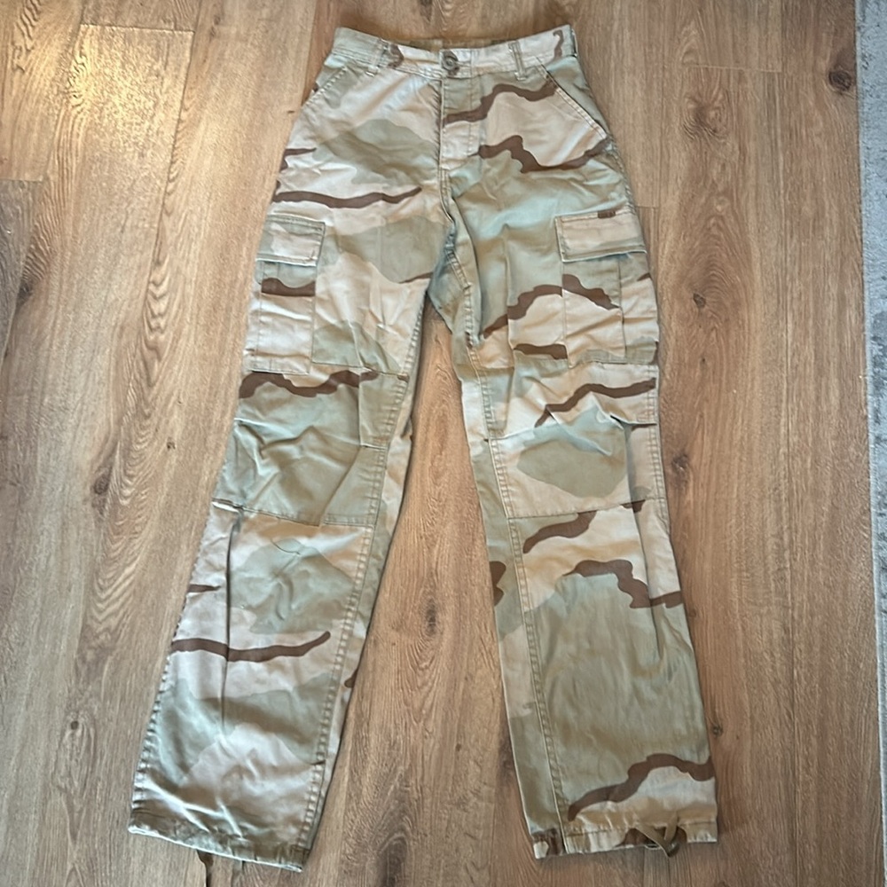 The coolest camouflage cargo pants /size XS/S in excellent condition